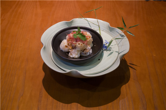 Chinese northwest-style cold noodles made of spaghetti by Dan Cha Fan restaurant. [Photo by Gao Erqiang/China Daily]
