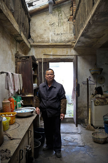 Tu Yuanqing runs his family teahouse in Maming village, a 30-minute drive from the ancient water town of Wuzhen.(Photo by Alywin Chew and Gao Erqiang/China Daily) Tu Yuanqing runs his family teahouse in Maming village, a 30-minute drive from the ancient water town of Wuzhen.(Photo by Alywin Chew and Gao Erqiang/China Daily)