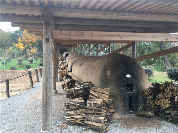 Replica of a dragon kiln at the Shanglin Lake park. (Photo by Wang Kaihao/China Daily) Replica of a dragon kiln at the Shanglin Lake park. (Photo by Wang Kaihao/China Daily)