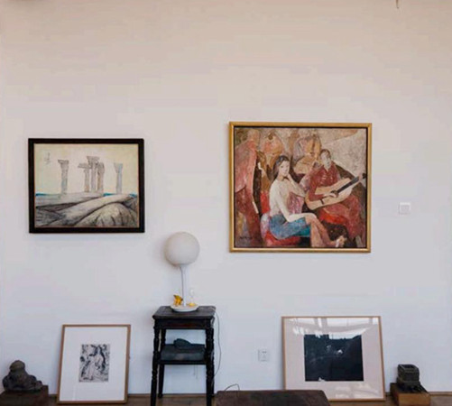 Huang Rui's 1979 painting, The Guitar's Story, top row, right, and his 1980 painting, Yuanmingyuan: Freedom, top row, left, are displayed in his living room. (Photo provided to chinadaily.com.cn) Huang Rui's 1979 painting, The Guitar's Story, top row, right, and his 1980 painting, Yuanmingyuan: Freedom, top row, left, are displayed in his living room. (Photo provided to chinadaily.com.cn)