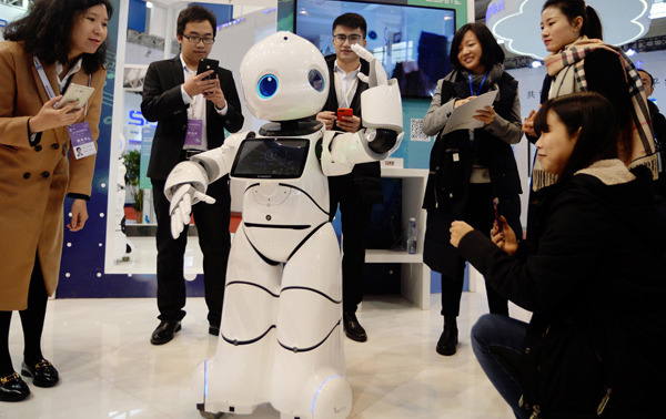 Visitors interact with robots during an AI expo in Nanjing, Jiangsu province. (Photo by Cui Xiao/For China Daily) Visitors interact with robots during an AI expo in Nanjing, Jiangsu province. (Photo by Cui Xiao/For China Daily)