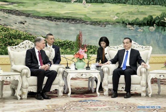 Chinese Premier Li Keqiang (R) meets with British Chancellor of the Exchequer Philip Hammond who is attending the 9th economic and financial dialogue between China and Britain in Beijing, capital of China, Dec. 15, 2017. (Xinhua/Li Tao) Chinese Premier Li Keqiang (R) meets with British Chancellor of the Exchequer Philip Hammond who is attending the 9th economic and financial dialogue between China and Britain in Beijing, capital of China, Dec. 15, 2017. (Xinhua/Li Tao)