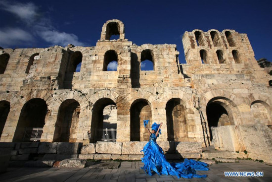 Chinese artist Kong Ning poses for photos during her performance in Athens, Greece, on Dec. 17, 2017. Chinese artist Kong Ning performed at the foot of the Acropolis in the center of Athens on Sunday in a bid to raise public awareness on environmental protection. (Xinhua/Marios Lolos) Chinese artist Kong Ning poses for photos during her performance in Athens, Greece, on Dec. 17, 2017. Chinese artist Kong Ning performed at the foot of the Acropolis in the center of Athens on Sunday in a bid to raise public awareness on environmental protection. (Xinhua/Marios Lolos)