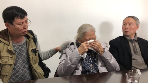 Chen Liancun, 91, a Chinese comfort woman, weeps as she tells her story of being forced into sex slavery by the Japanese Imperial Army during World War II on Thursday in Beijing. (Photo: Bai Tiantian/GT) Chen Liancun, 91, a Chinese comfort woman, weeps as she tells her story of being forced into sex slavery by the Japanese Imperial Army during World War II on Thursday in Beijing. (Photo: Bai Tiantian/GT)