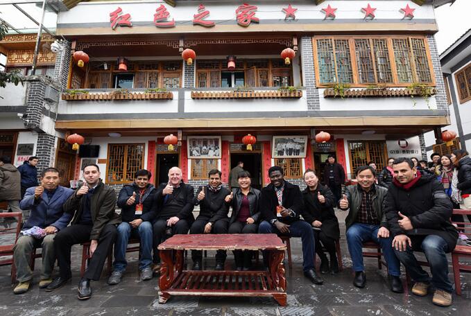 Foreign experts join residents of Huamao village, Guizhou province, to chat about their experiences of poverty alleviation. WU WEI/FOR CHINA DAILY Foreign experts join residents of Huamao village, Guizhou province, to chat about their experiences of poverty alleviation. WU WEI/FOR CHINA DAILY