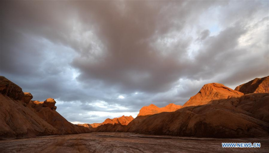 Photo taken on Aug. 18, 2017 shows red rock area of the Qaidam basin in Haixi of northwest China's Qinghai Province. (Xinhua/Wu Gang) Photo taken on Aug. 18, 2017 shows red rock area of the Qaidam basin in Haixi of northwest China's Qinghai Province. (Xinhua/Wu Gang)