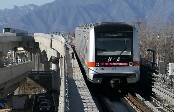 A train carries out a test run on Beijing Subway's Yanfang Line on Dec 15. The driverless subway will be put into operation on Saturday. (Wei Tong/For China Daily) A train carries out a test run on Beijing Subway's Yanfang Line on Dec 15. The driverless subway will be put into operation on Saturday. (Wei Tong/For China Daily)