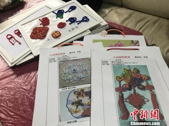 The textbooks compiled by Zheng Chongzhi. (Photo/China News Service) The textbooks compiled by Zheng Chongzhi. (Photo/China News Service)
