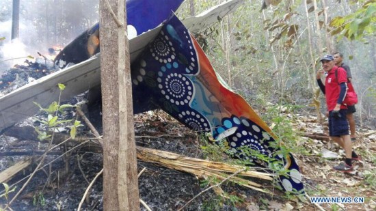 Photo provided by the Public Security Ministry of Costa Rica shows people watching the debris of a crashed plane in the Guanacaste province, Costa Rica, on Dec. 31, 2017. (Xinhua/Public Security Ministry of Costa Rica) Photo provided by the Public Security Ministry of Costa Rica shows people watching the debris of a crashed plane in the Guanacaste province, Costa Rica, on Dec. 31, 2017. (Xinhua/Public Security Ministry of Costa Rica)