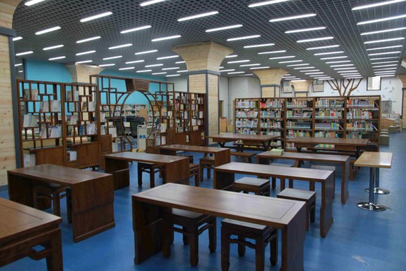Reading room with Chinese-style decorations in the Capital Library. (Photo provided to CGTN) Reading room with Chinese-style decorations in the Capital Library. (Photo provided to CGTN)