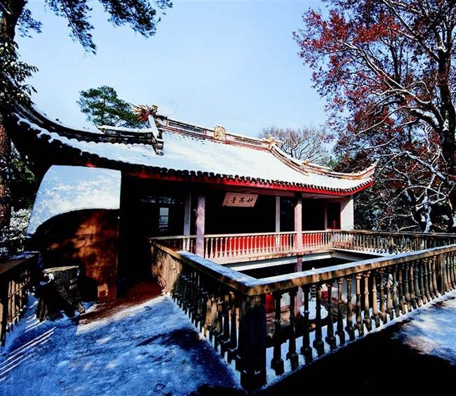 A spiritual journey up Xuedou Mountain
