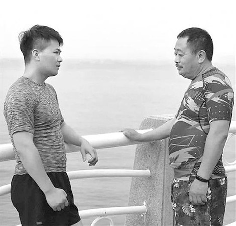 Ding Guoliang and Ding Youwang before losing weight. (Photo/Qianjiang Evening News) Ding Guoliang and Ding Youwang before losing weight. (Photo/Qianjiang Evening News)