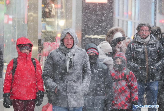 People walk in a snow storm in New York, the United States, Jan. 4, 2018. New York State Governor Andrew Cuomo has declared state of emergency for the entire downstate region on Thursday as a snow storm continued to pound the U.S. East Coast. (Xinhua/Wang Ying) People walk in a snow storm in New York, the United States, Jan. 4, 2018. New York State Governor Andrew Cuomo has declared state of emergency for the entire downstate region on Thursday as a snow storm continued to pound the U.S. East Coast. (Xinhua/Wang Ying)
