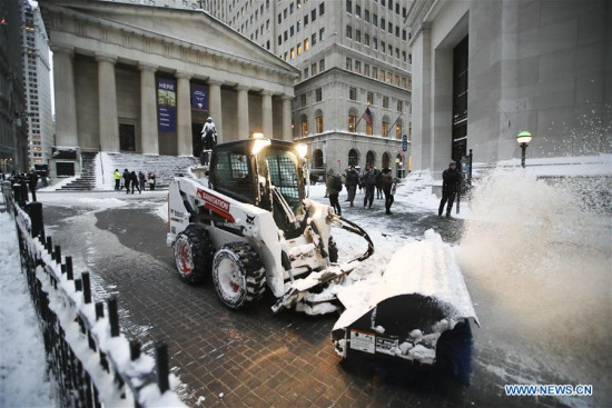 A snowplow clears snow in front of the Federal Hall National Memorial in New York, the United States, on Jan. 4, 2018. New York State Governor Andrew Cuomo has declared state of emergency for the entire downstate region on Thursday as a snow storm continued to pound the U.S. East Coast. (Xinhua/Wang Ying) A snowplow clears snow in front of the Federal Hall National Memorial in New York, the United States, on Jan. 4, 2018. New York State Governor Andrew Cuomo has declared state of emergency for the entire downstate region on Thursday as a snow storm continued to pound the U.S. East Coast. (Xinhua/Wang Ying)