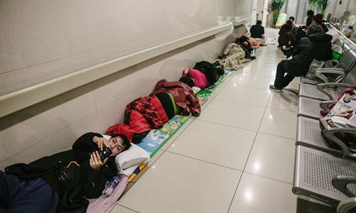 Patients line up in the middle of the night for appointments the following morning at the Peking Union Medical College Hospital (PUMCH). (Photo: Li Hao/GT) Patients line up in the middle of the night for appointments the following morning at the Peking Union Medical College Hospital (PUMCH). (Photo: Li Hao/GT)