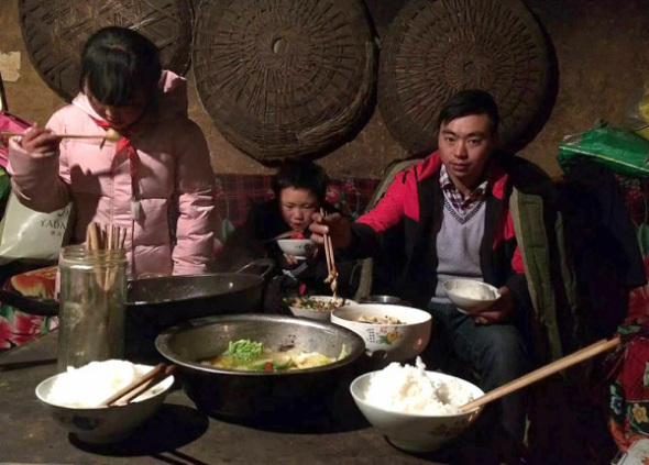 Wang Fuman, dubbed Snowflake Boy by netizens, shares a meal with his family on Thursday. (Photo by ZHANG YUJIE/FOR CHINA DAILY) Wang Fuman, dubbed Snowflake Boy by netizens, shares a meal with his family on Thursday. (Photo by ZHANG YUJIE/FOR CHINA DAILY)