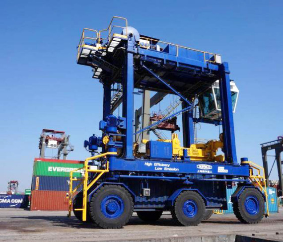 A Chinese-made self-driving container straddle carrier being tested at a port in Shanghai, January 14, 2018. (Photo/jfdaily.com) A Chinese-made self-driving container straddle carrier being tested at a port in Shanghai, January 14, 2018. (Photo/jfdaily.com)