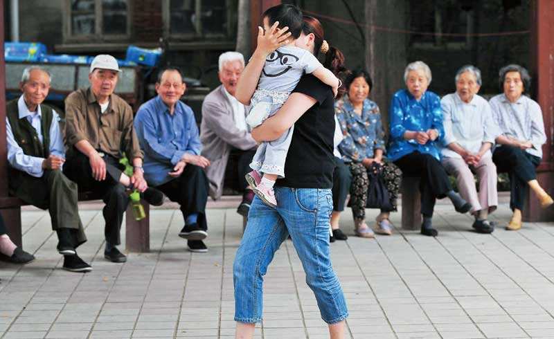 Beijing, Shanghai record first population decline in 40 years
