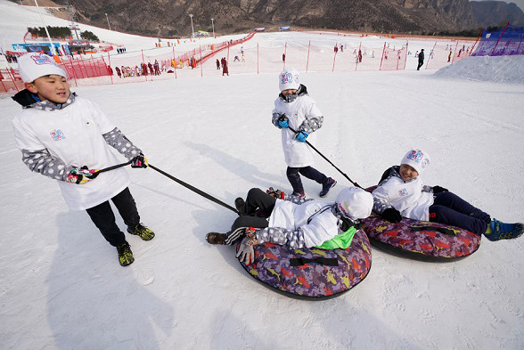 Children play at the Shijinglong Ski Resort in Yanqing, Beijing, on Jan. 21. (Photo/Xinhua) Children play at the Shijinglong Ski Resort in Yanqing, Beijing, on Jan. 21. (Photo/Xinhua)