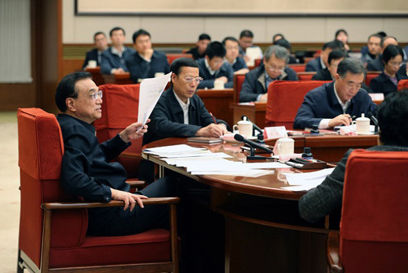 Premier Li Keqiang speaks at a seminar on Monday afternoon at the Zhongnanhai leadership compound in Beijing. The seminar was held to solicit suggestions for the draft of this year's Government Work Report from scholars, experts and entrepreneurs. (Photo by Wu Zhiyi/China Daily) Premier Li Keqiang speaks at a seminar on Monday afternoon at the Zhongnanhai leadership compound in Beijing. The seminar was held to solicit suggestions for the draft of this year's Government Work Report from scholars, experts and entrepreneurs. (Photo by Wu Zhiyi/China Daily)