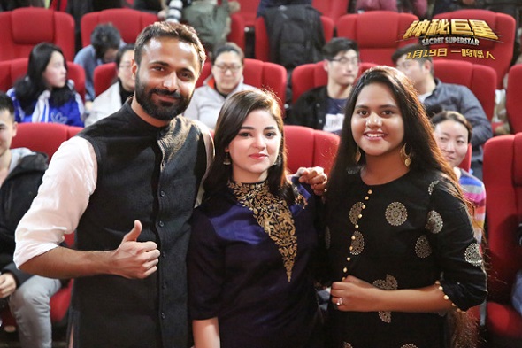Director Advait Chandan (left) alongside actress Zaira Wasim (center) and the theme song singer Meghna Mishra promote the upcoming film Secret Superstar in Beijing last week. (Photo provided to chinadaily.com.cn) Director Advait Chandan (left) alongside actress Zaira Wasim (center) and the theme song singer Meghna Mishra promote the upcoming film Secret Superstar in Beijing last week. (Photo provided to chinadaily.com.cn)
