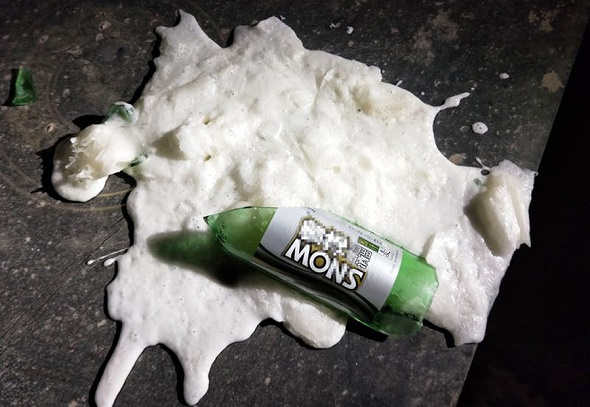 A bottle of beer exploded because of freezing. (Photo provided to China Daily) A bottle of beer exploded because of freezing. (Photo provided to China Daily)