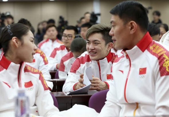 Figure skater Yan Han (center) talks with other athletes at the unveiling ceremony of the Chinese delegation to the 2018 Winter Olympic Games in Beijing, Jan 31, 2018. (Photo by Feng Yongbin/chinadaily.com.cn) Figure skater Yan Han (center) talks with other athletes at the unveiling ceremony of the Chinese delegation to the 2018 Winter Olympic Games in Beijing, Jan 31, 2018. (Photo by Feng Yongbin/chinadaily.com.cn)
