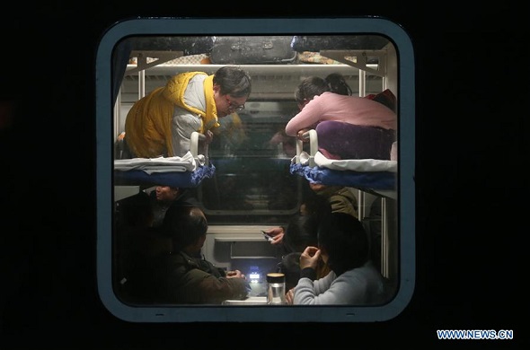 Passengers wait for departure on the train from Shanghai to Chongqing at Shanghai South Railway Station, Feb 1, 2018. (Photo/Xinhua) Passengers wait for departure on the train from Shanghai to Chongqing at Shanghai South Railway Station, Feb 1, 2018. (Photo/Xinhua)