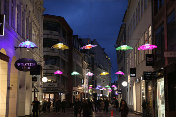 A shopping street in Copenhagen is lit up by a display of Chinese lanterns to celebrate the upcoming Spring Festival. (Photo/Xinhua)