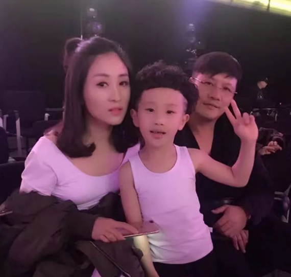 Sun with his parents. (Photo provided to Chinadaily.com.cn) Sun with his parents. (Photo provided to Chinadaily.com.cn)