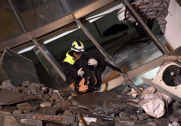 Rescuers work at the damaged Yun Men Tusi Ti building in Hualien, southeast China's Taiwan, Feb. 9, 2018.  (Xinhua/Yue Yuewei)