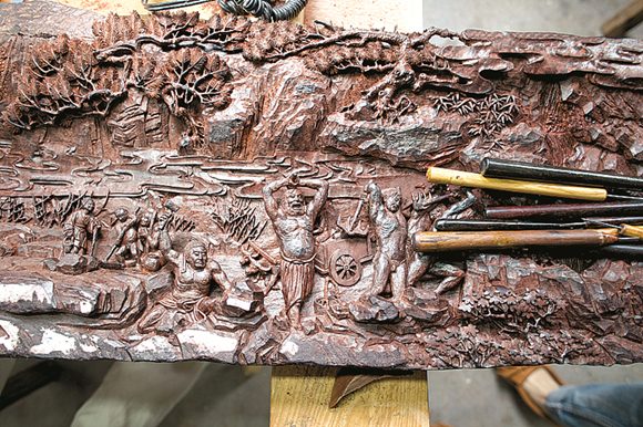 The large carving work, Yu Gong Yi Shan, by Hu Xianmin. (Photo provided to China Daily) The large carving work, Yu Gong Yi Shan, by Hu Xianmin. (Photo provided to China Daily)