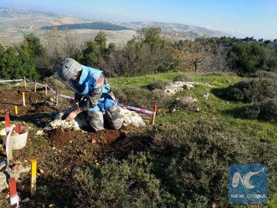 A Chinese peacekeeper in the UN Interim Force in Lebanon (UNIFIL) was searching for idle mines scattered along the UN Blue Line between Israel and Lebanon on Feb. 5, 2018. (Xinhua) YAROUN, Lebanon, Feb. 11 (Xinhua) A Chinese peacekeeper in the UN Interim Force in Lebanon (UNIFIL) was searching for idle mines scattered along the UN Blue Line between Israel and Lebanon on Feb. 5, 2018. (Xinhua) YAROUN, Lebanon, Feb. 11 (Xinhua)