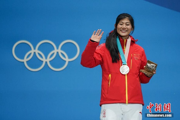 Snowboarder Liu Jiayu's historic silver medal in the ladies' halfpipe at the Winter Olympics on Tuesday represents a major boost in China's drive to grow its burgeoning winter sports sector. (Cui Nan/China News Service) Snowboarder Liu Jiayu's historic silver medal in the ladies' halfpipe at the Winter Olympics on Tuesday represents a major boost in China's drive to grow its burgeoning winter sports sector. (Cui Nan/China News Service)