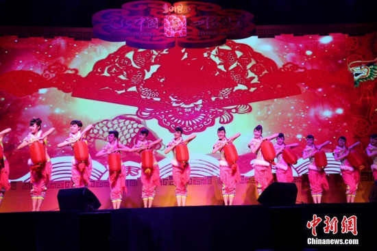The Spring Festival gala for overseas Chinese is held in the southern Thai city of Hat Yai on Feb. 22, 2018. (Photo: China News Service/Wang Guo'an) The Spring Festival gala for overseas Chinese is held in the southern Thai city of Hat Yai on Feb. 22, 2018. (Photo: China News Service/Wang Guo'an)