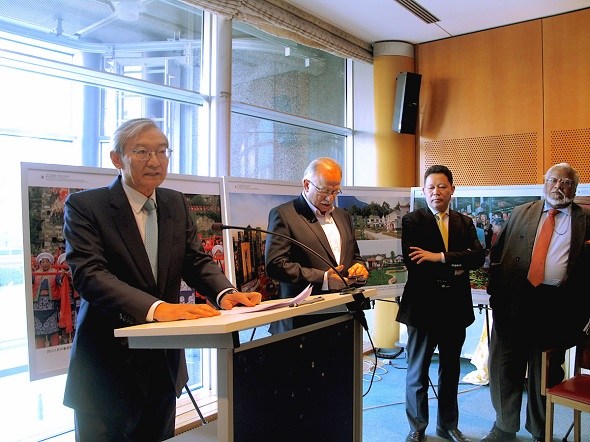 Chinese Ambassador to the EU Zhang Ming joined the Vice-President of European Parliament Dimitrios Papadimoulis, Chair of the China-EU Friendship Group of European Parliament Nirj Deva, European Parliament member Istvan Ujhelyi at a photo exhibition marking the 10th anniversary of the devastating earthquake in Wenchuan, Sichuan province on Thursday in the European Parliament building in Brussels. (Photo by Fu Jing/chinadaily.com.cn) Chinese Ambassador to the EU Zhang Ming joined the Vice-President of European Parliament Dimitrios Papadimoulis, Chair of the China-EU Friendship Group of European Parliament Nirj Deva, European Parliament member Istvan Ujhelyi at a photo exhibition marking the 10th anniversary of the devastating earthquake in Wenchuan, Sichuan province on Thursday in the European Parliament building in Brussels. (Photo by Fu Jing/chinadaily.com.cn)