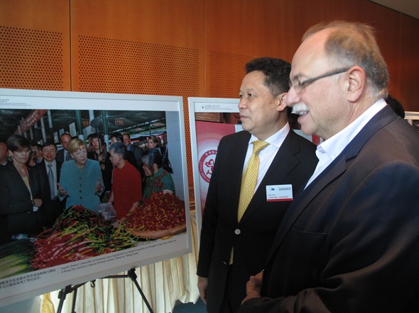 A photo exhibition marking the 10th anniversary of the devastating earthquake in Wenchuan, Sichuan province was held on Thursday in the European Parliament building in Brussels. (Photo by Fu Jing/chinadaily.com.cn) A photo exhibition marking the 10th anniversary of the devastating earthquake in Wenchuan, Sichuan province was held on Thursday in the European Parliament building in Brussels. (Photo by Fu Jing/chinadaily.com.cn)