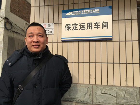 Li Bin prepares to start work at a train station in Baoding. (Photo by Zhang Yu/China Daily) Li Bin prepares to start work at a train station in Baoding. (Photo by Zhang Yu/China Daily)