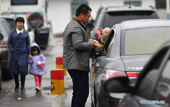 Tourists wait for ferries at a port in Haikou, capital of south China's Hainan Province, Feb. 23, 2018. (Xinhua/Guo Cheng) Tourists wait for ferries at a port in Haikou, capital of south China's Hainan Province, Feb. 23, 2018. (Xinhua/Guo Cheng)