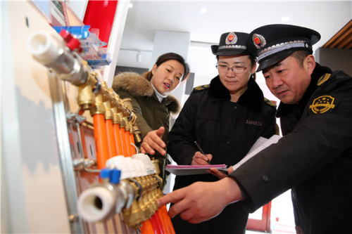 Inspectors check the quality of heating devices in Huaibei, Anhui Province, in December. (LI XIN/FOR CHINA DAILY) Inspectors check the quality of heating devices in Huaibei, Anhui Province, in December. (LI XIN/FOR CHINA DAILY)