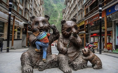 A boy plays in a street in Baoxing county, Sichuan Province, where the first panda was discovered. (Photo: Li Hao/GT) A boy plays in a street in Baoxing county, Sichuan Province, where the first panda was discovered. (Photo: Li Hao/GT)