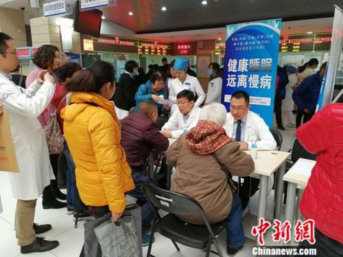 Peking University People's Hospital holds a free sleep clinic before World Sleep Day, March 20, 2018. (Photo/Chinanews.com) Peking University People's Hospital holds a free sleep clinic before World Sleep Day, March 20, 2018. (Photo/Chinanews.com)