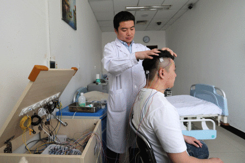 A man undergoes a brain scan at Peking University Sixth Hospital. (Photo/Wang Zhuangfei) A man undergoes a brain scan at Peking University Sixth Hospital. (Photo/Wang Zhuangfei)