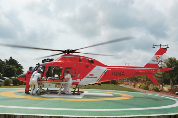 Medical workers from Boao Super Hospital transport a patient from a helicopter during a drill in Hainan province in March. SHI YAN/FOR CHINA DAILY Facility in Boao will get speedy OKs to import advanced equipment, medicine  A new hospital in Hainan province is expected to become an alternative to top overseas hospitals.  Medical institutions at the Boao Lecheng International Medical Tourism Pilot Zone in Boao, where the Boao Super Hospital is located, can get speedy approvals from the Hainan provincial government to import sophisticated medical equipment that is urgently needed, according to a statement released on Sunday by the State Council, China's Cabinet.  In all other areas on the Chinese mainland, the importation of sophisticated medical equipment under current regulations requires lengthy procedures, inspections and approvals from the national drug supervision authority.  A demonstration project launched in 2013, the Boao Lecheng Pilot Zone enjoys several other preferential policies, such as simplified procedures for importing medicines and medical technologies and reduced tariffs for some imported medicines and equipment.  Patients can have access to new drugs and equipment from overseas at lower prices, so I believe they will spend much less in the hospital than going overseas for treatment, said Li Lanjuan, president of Boao Super Hospital and a member of the Chinese Academy of Engineering. The hospital will not only meet demand from Chinese patients but also some international patients, such as those from Southeast Asian countries, Li said.  More than 10 patients underwent surgery at the hospital during its first week, Li said, after the facility opened on March 31. It has 150 beds.  About 600,000 people from China traveled overseas for medical treatment in 2016 due to the unavailability of the latest drugs and equipment, Hainan Governor Shen Xiaoming said at a news conference in March.  Over the past 10 years, patients on the mainland have had to wait five to seven years longer for some major new drugs than patients in Europe and the United States because of lengthy approval procedures, according to the China Drug Administration.  Of 433 drugs approved for sale in developed countries between 2001 and 2016, only 30 percent are available on the Chinese mainland, it said.  This has caused an increasing number of people to buy drugs through the internet and from overseas, which has many potential risks, it said.  More medical institutions in the Boao Lecheng Pilot Zone will promote the development of medical tourism in the province, according to the city government of Qionghai, which governs the zone.