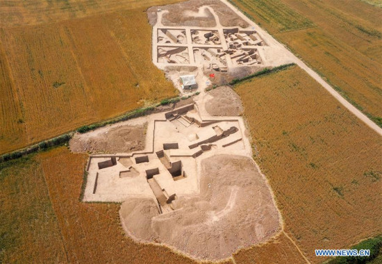 Aerial photo shows Dongyang relic site in Weinan City, northwest China's Shaanxi Province. Chinese paleontologists believe rice cultivation arrived in northern China from the south during the Neolithic age. (Xinhua) Aerial photo shows Dongyang relic site in Weinan City, northwest China's Shaanxi Province. Chinese paleontologists believe rice cultivation arrived in northern China from the south during the Neolithic age. (Xinhua)