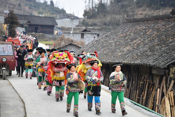 Tourism brings more trash to remote village, but 90-year-old man enjoys it