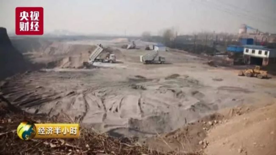 TV screenshot shows the pit where chemical waste is dumped. TV screenshot shows the pit where chemical waste is dumped.