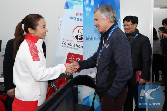 Juan Antonio Samaranch Jr. (middle) runs into the Chinese short track speed skating coach Li Yan when visiting Xinhua's newsroom during PyeongChang 2018 Winter Games inFebruary, 2018. (Xinhua) Juan Antonio Samaranch Jr. (middle) runs into the Chinese short track speed skating coach Li Yan when visiting Xinhua's newsroom during PyeongChang 2018 Winter Games inFebruary, 2018. (Xinhua)