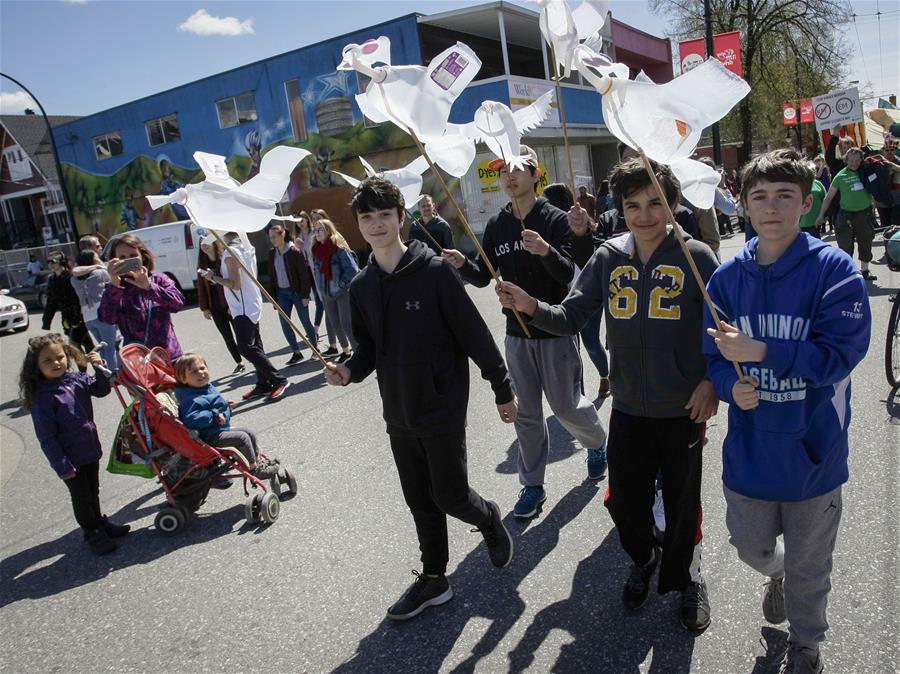 Participants carry seagull shaped sculptures during the Earth Day Parade in Vancouver, Canada, on April 21, 2018. Hundreds of people took part in the activity to show support for environmental protection. (Xinhua/Liang Sen) Participants carry seagull shaped sculptures during the Earth Day Parade in Vancouver, Canada, on April 21, 2018. Hundreds of people took part in the activity to show support for environmental protection. (Xinhua/Liang Sen)