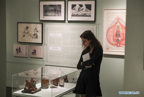 A visitor looks at exhibits during the press preview of Chinese Medicine in America: Converging Ideas, People and Practices and On the Shelves of Kam Wah Chung & Co. in the Museum of Chinese in America in New York, the United States, April 25, 2018. (Xinhua/Wang Ying) A visitor looks at exhibits during the press preview of Chinese Medicine in America: Converging Ideas, People and Practices and On the Shelves of Kam Wah Chung & Co. in the Museum of Chinese in America in New York, the United States, April 25, 2018. (Xinhua/Wang Ying)